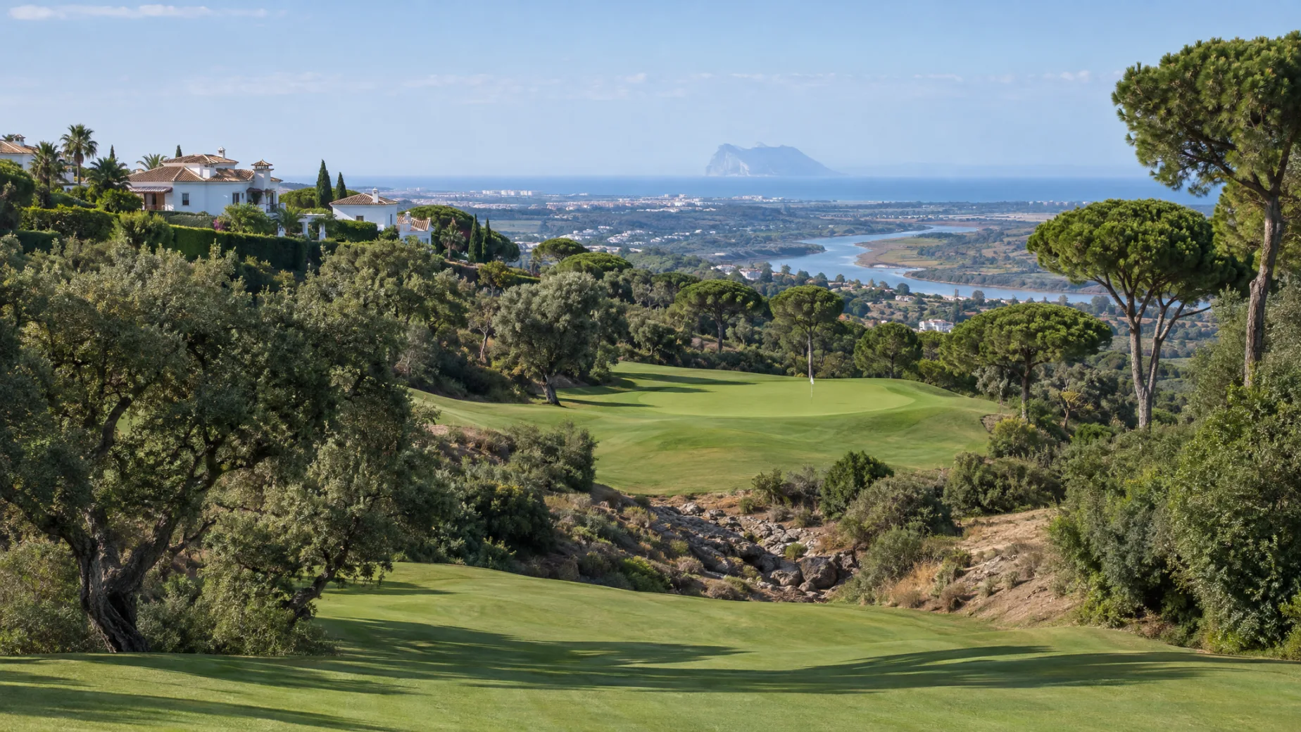 Properties for sale at La Cañada Golf: new homes beside the parkland course in Sotogrande with the ravine and the sea behind