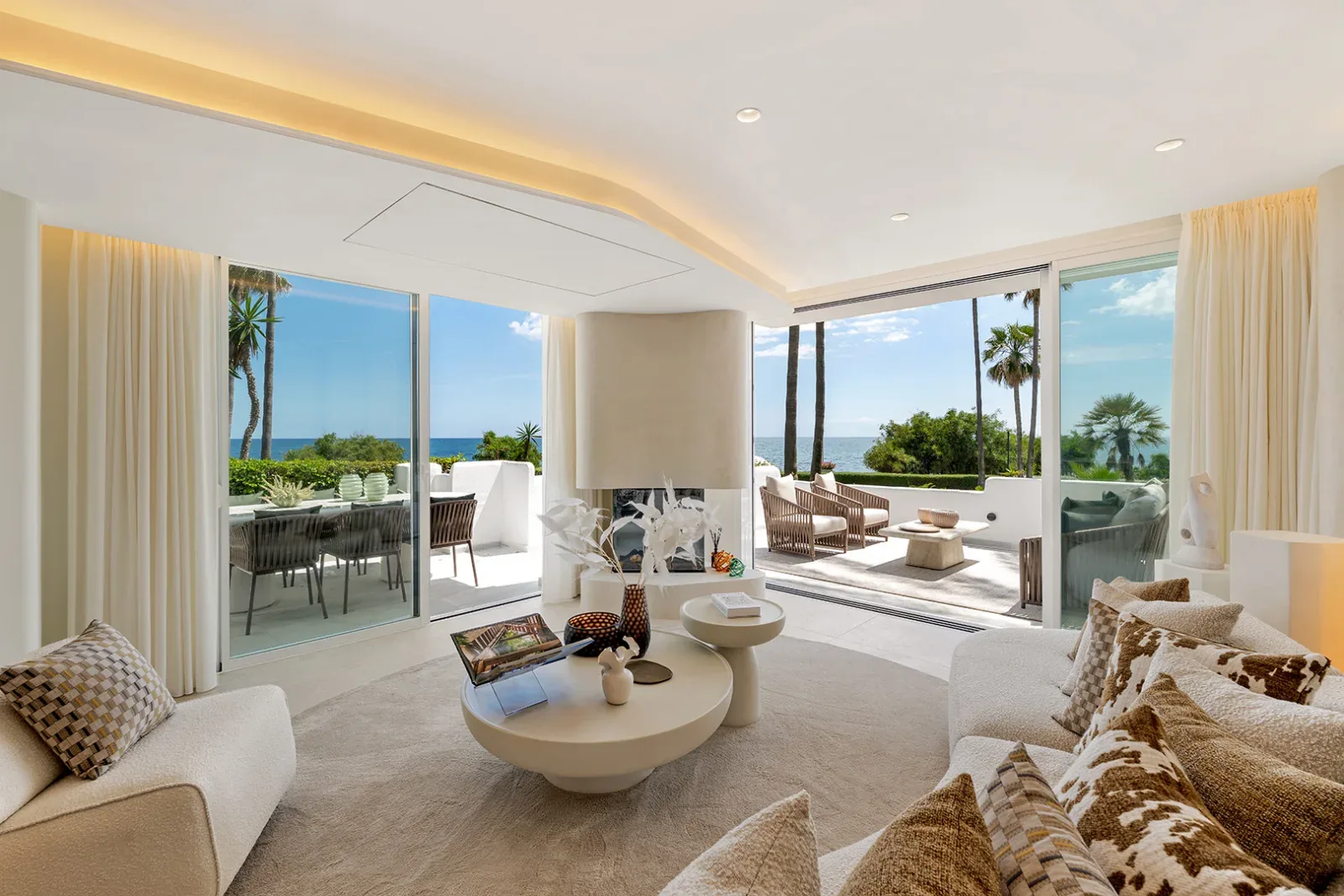 Alcazaba Beach Frontline Apartment