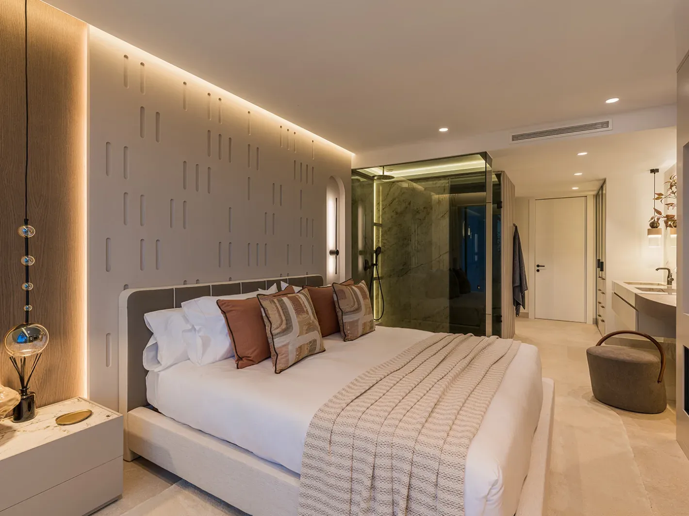 Alcazaba Beach Frontline Apartment - Image 10