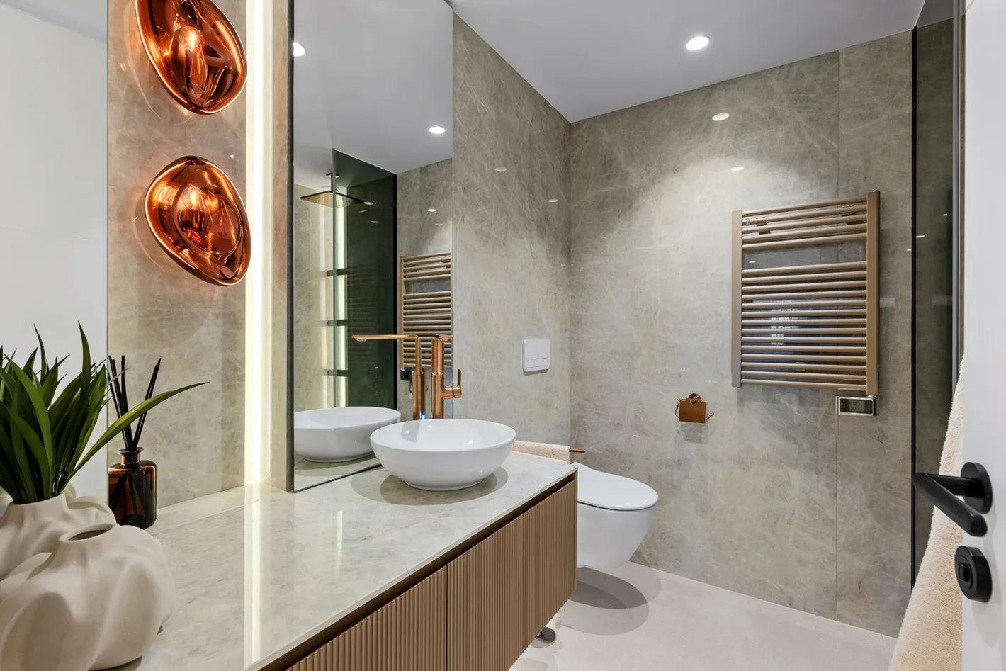 Alcazaba Beach Frontline Apartment - Image 13