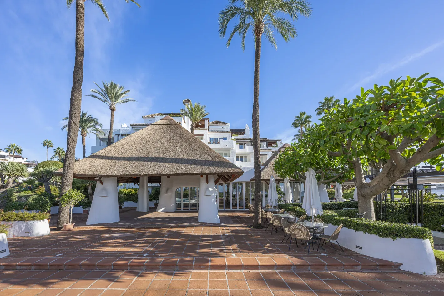 Alcazaba Beach Frontline Apartment - Image 20