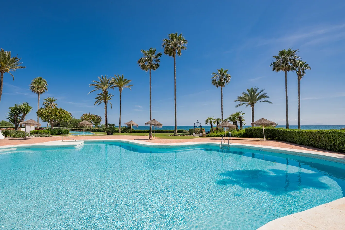 Alcazaba Beach Frontline Apartment - Image 21