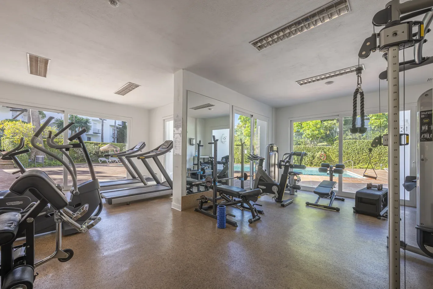 Alcazaba Beach Frontline Apartment - Image 22