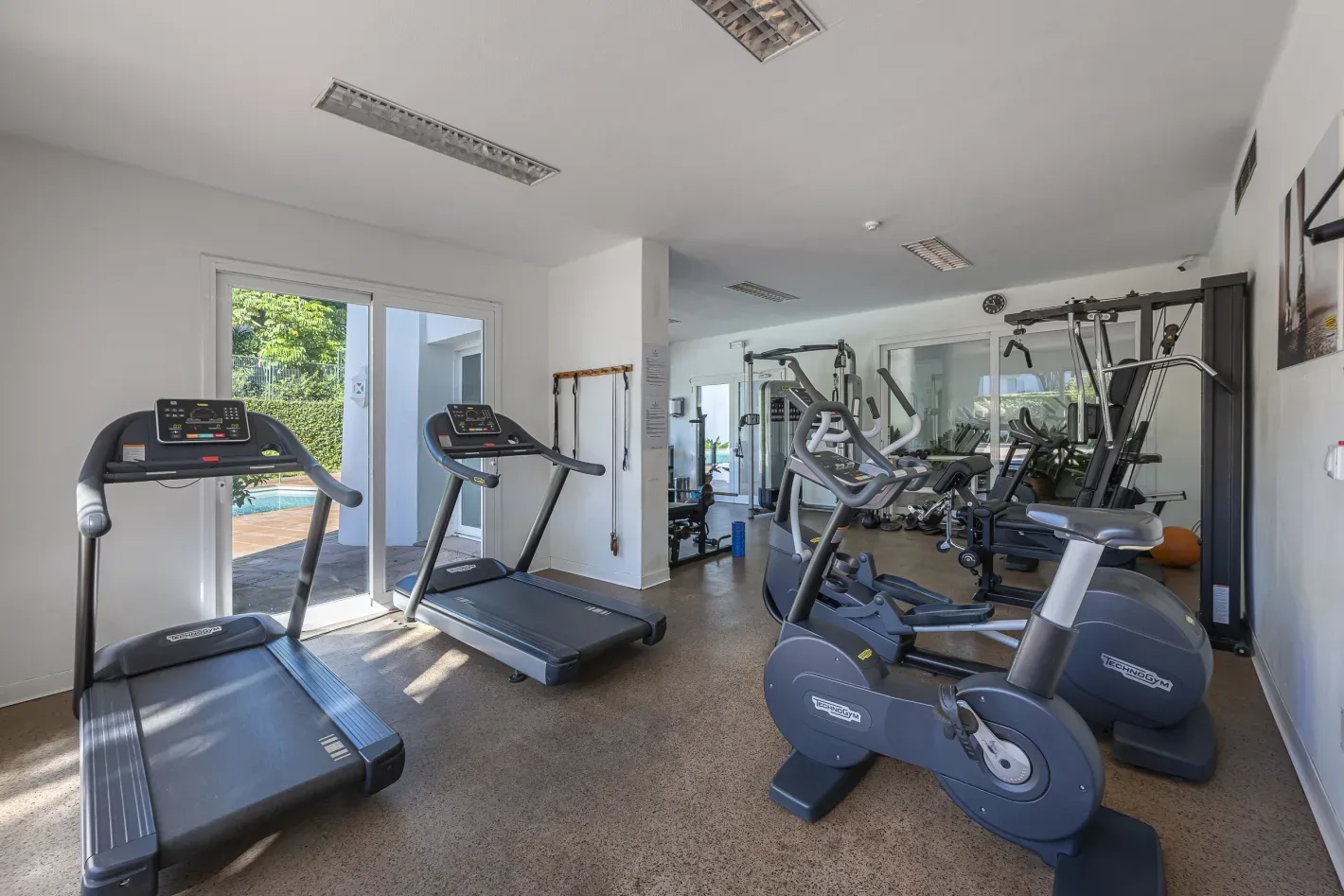 Alcazaba Beach Frontline Apartment - Image 23