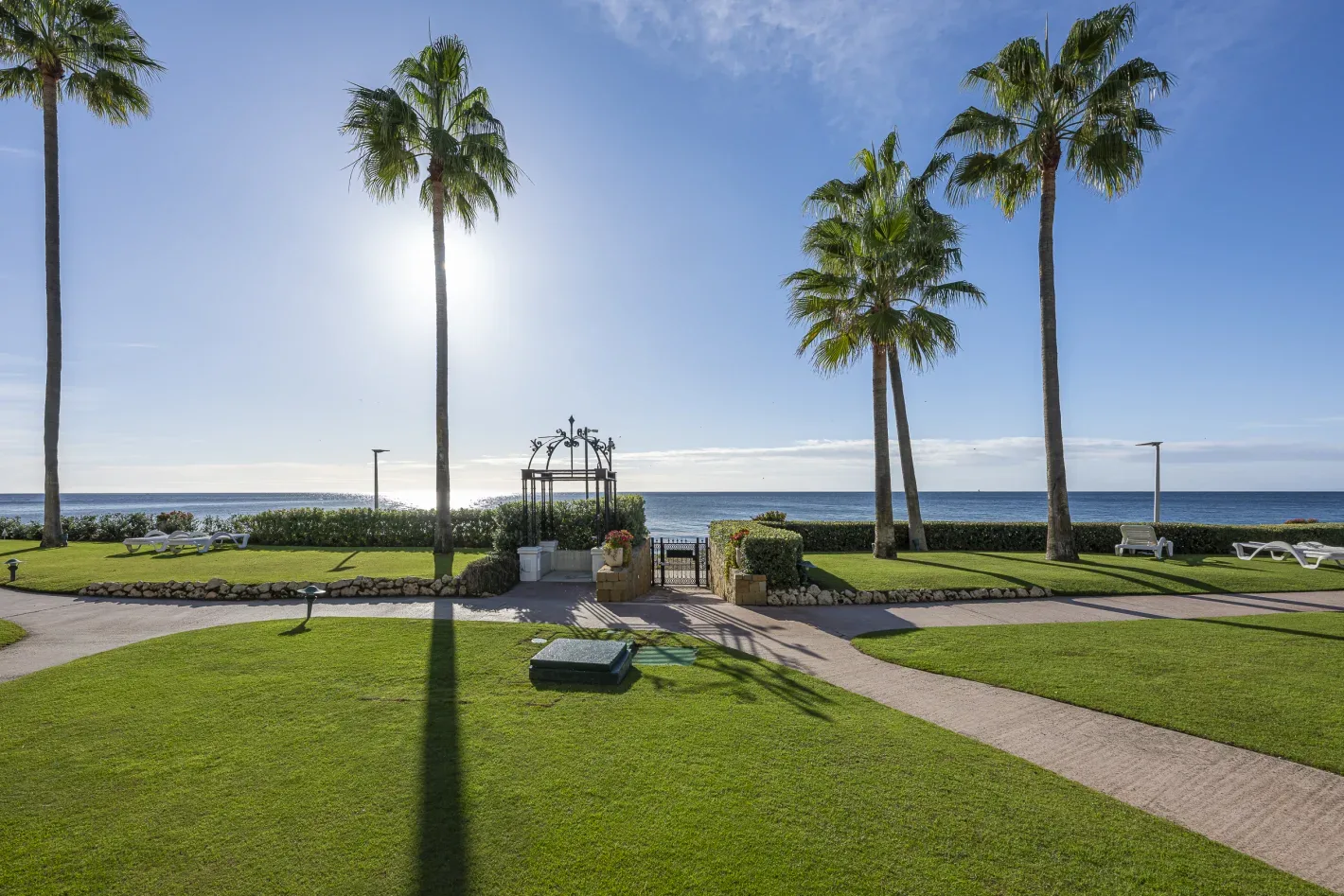Alcazaba Beach Frontline Apartment - Image 25