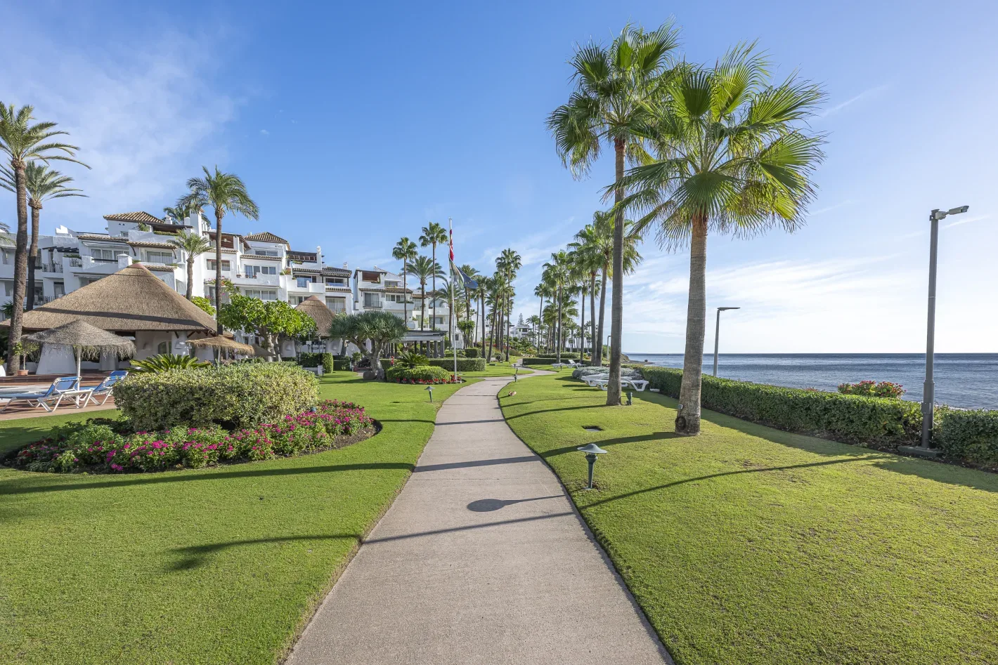 Alcazaba Beach Frontline Apartment - Image 26