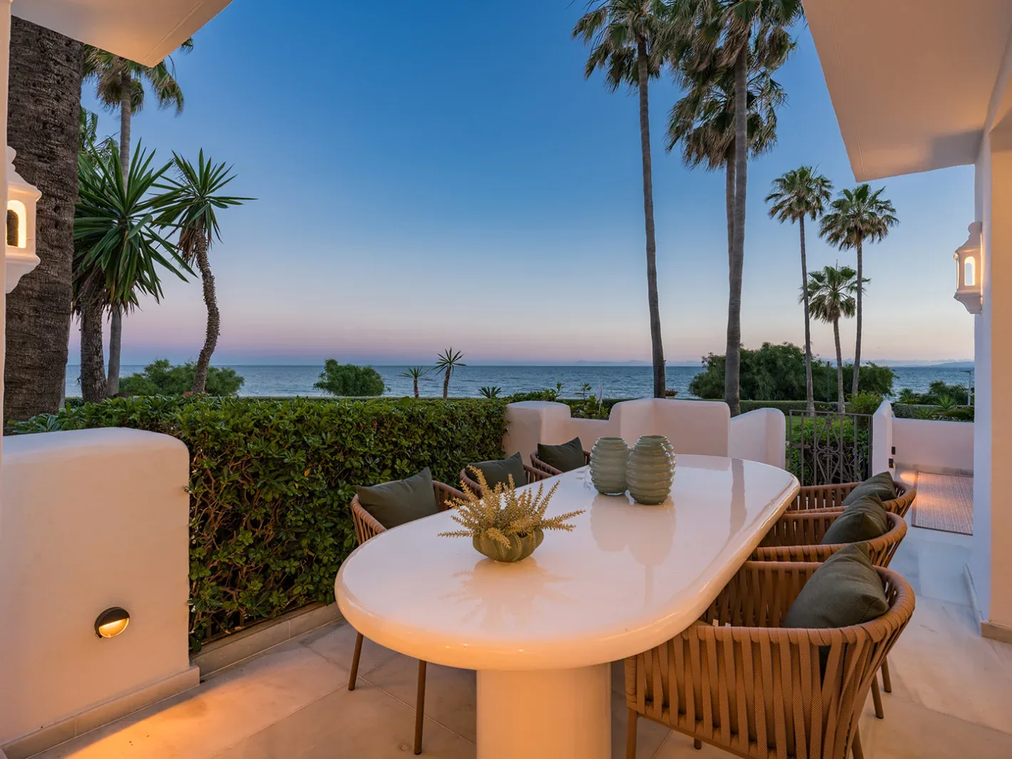 Alcazaba Beach Frontline Apartment - Image 3