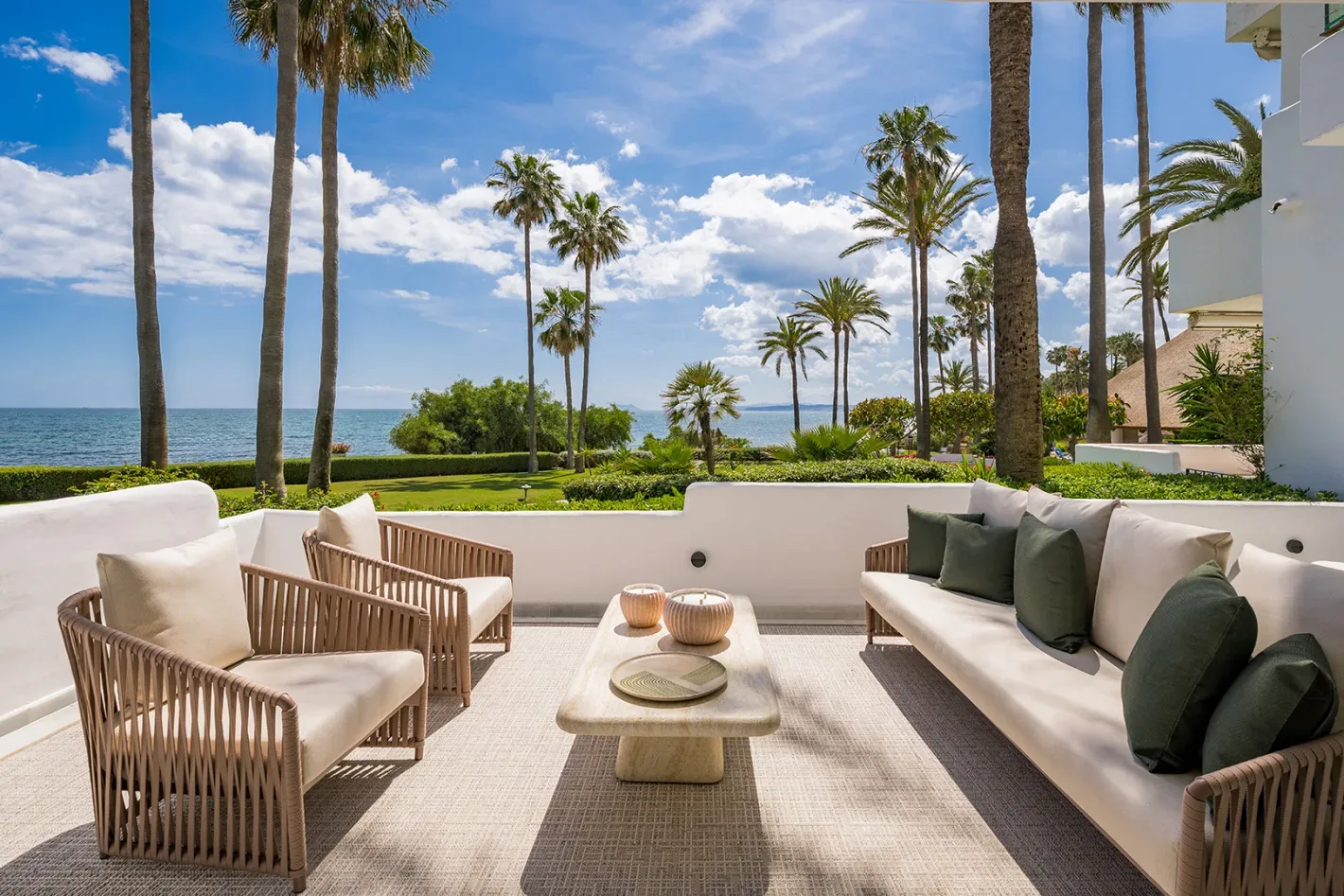 Alcazaba Beach Frontline Apartment - Image 4