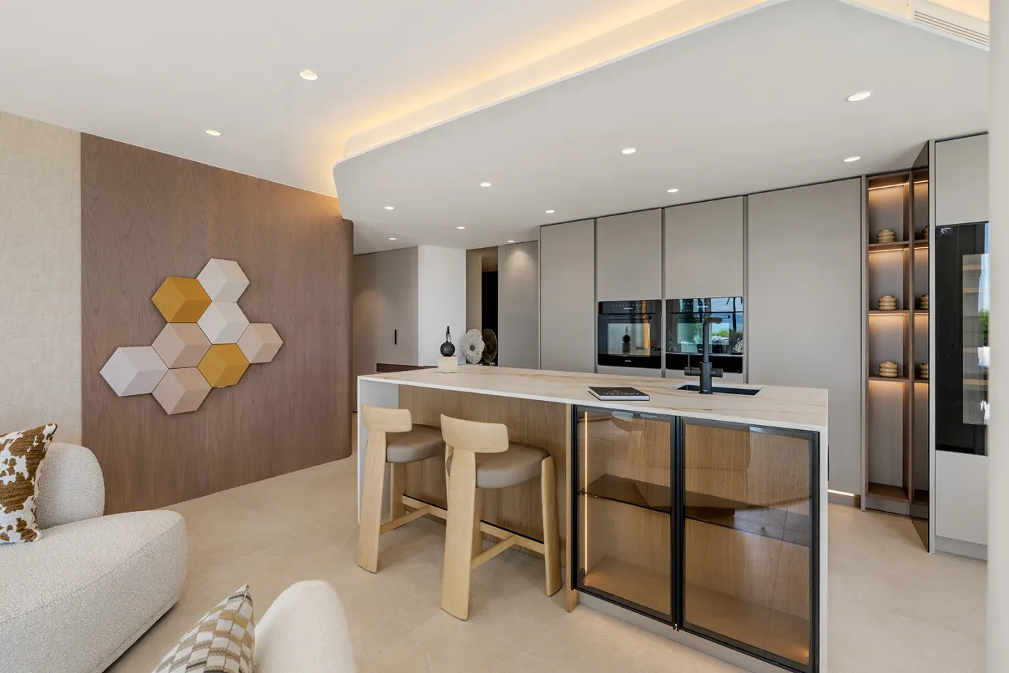 Alcazaba Beach Frontline Apartment - Image 8