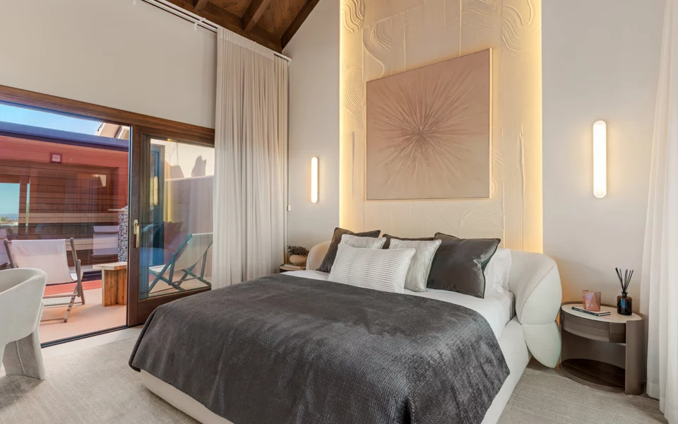 Beachfront Penthouse - Image 10