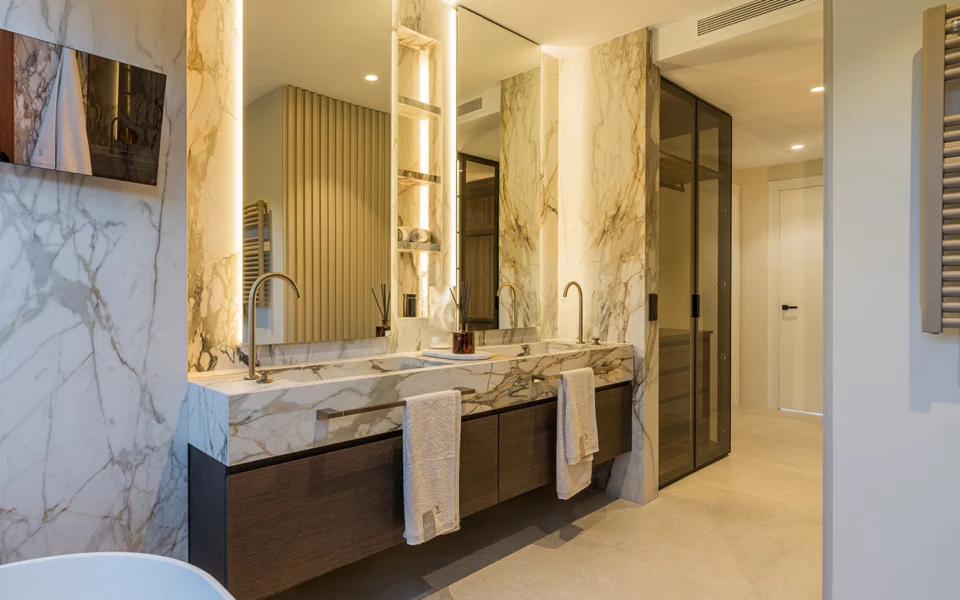 Beachfront Penthouse - Image 11