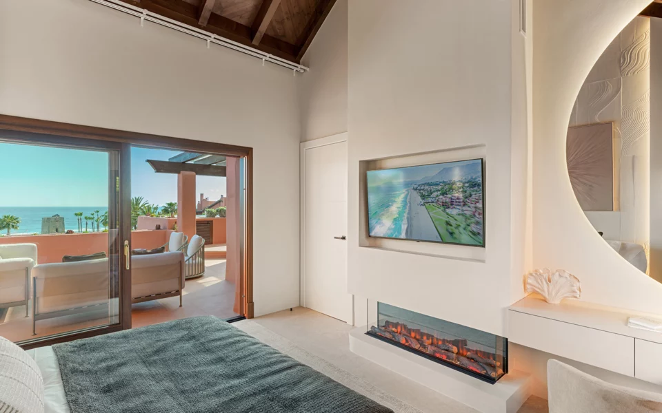 Beachfront Penthouse - Image 9
