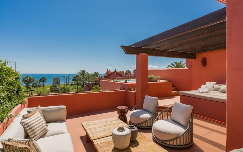 Beachfront Penthouse - Image 2