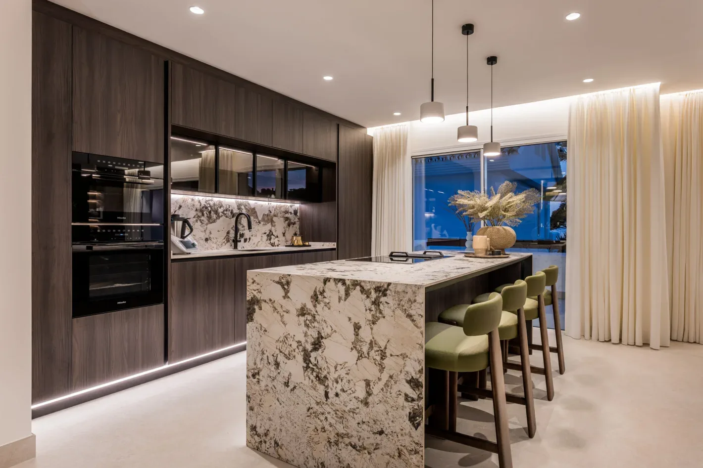 Los Monteros Palm Beach Apartment - Image 3