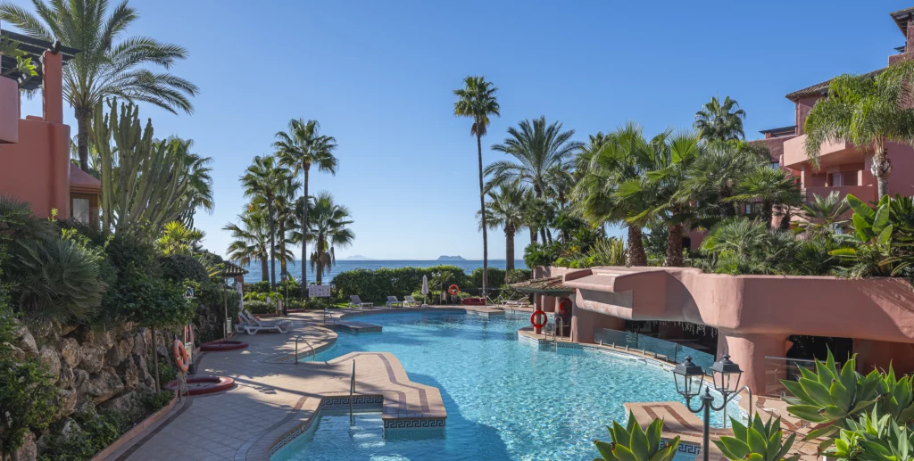 Frontline Beach Living in priviledged location