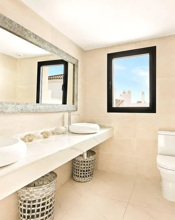 Where is Mirador de Estepona Hills?