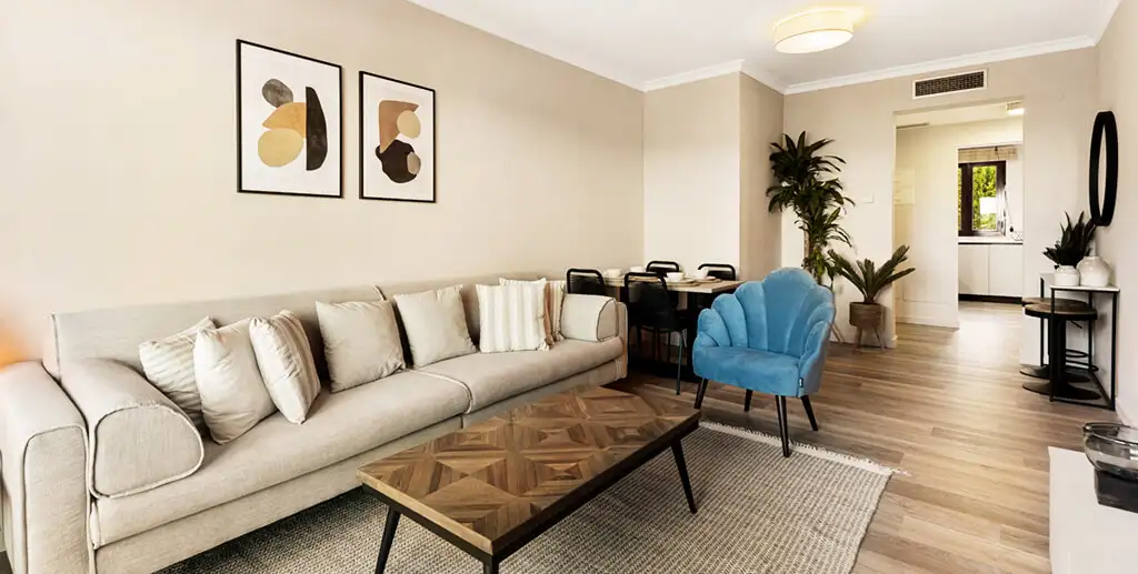 Living in a luxury apartment near the "El Paraíso Golf" course