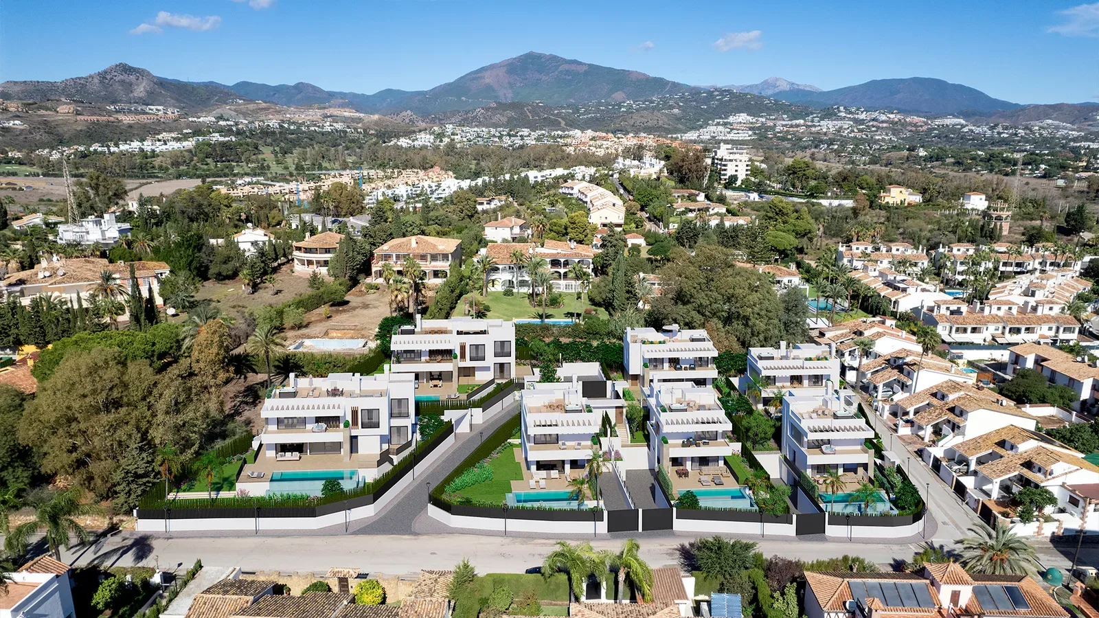 Independent villas with sea views near the New Golden Mile