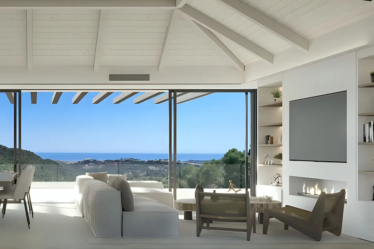 Privacy and sea views in the Montemayor hills