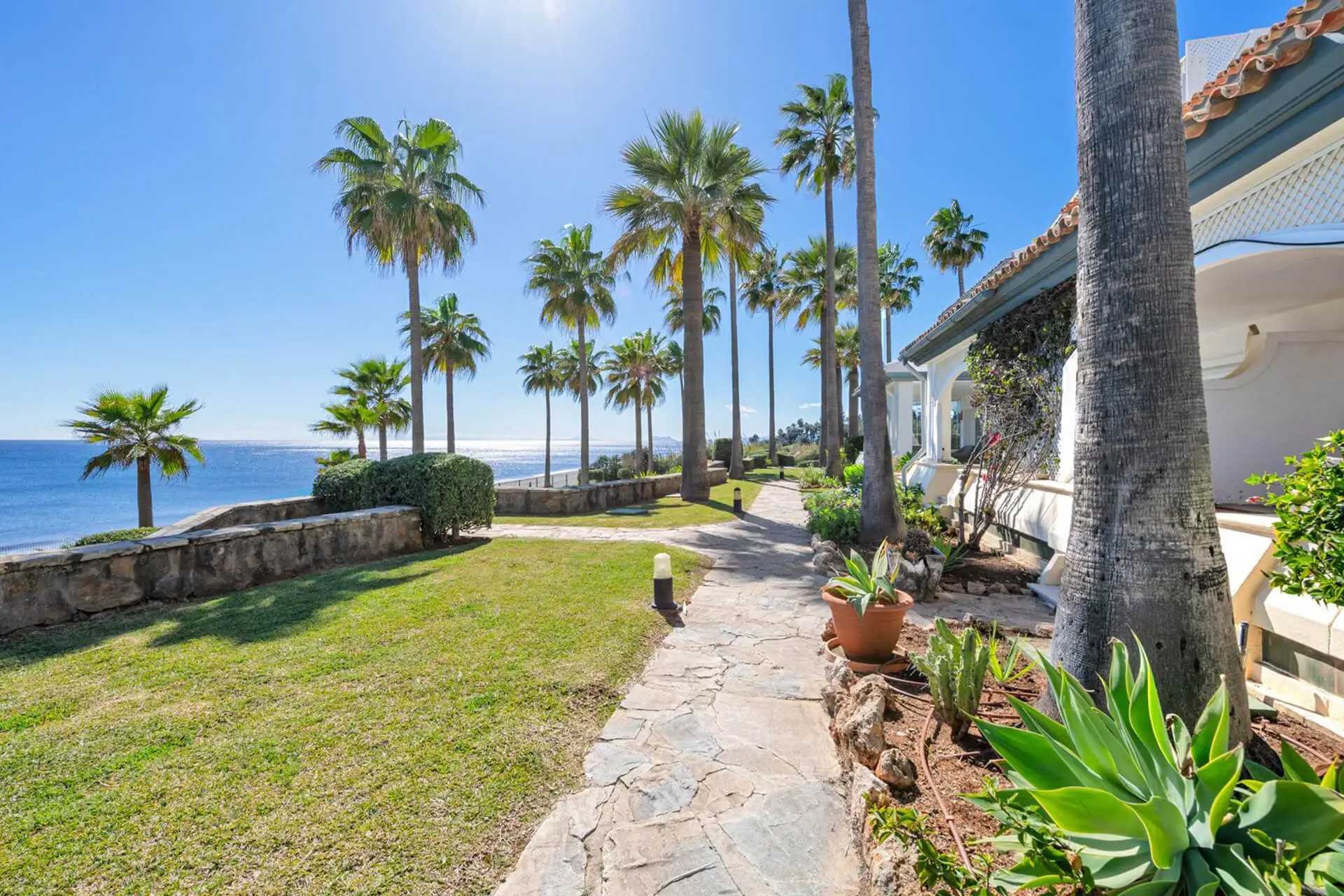 newEstepona_Dominion-Beach-13_Titel